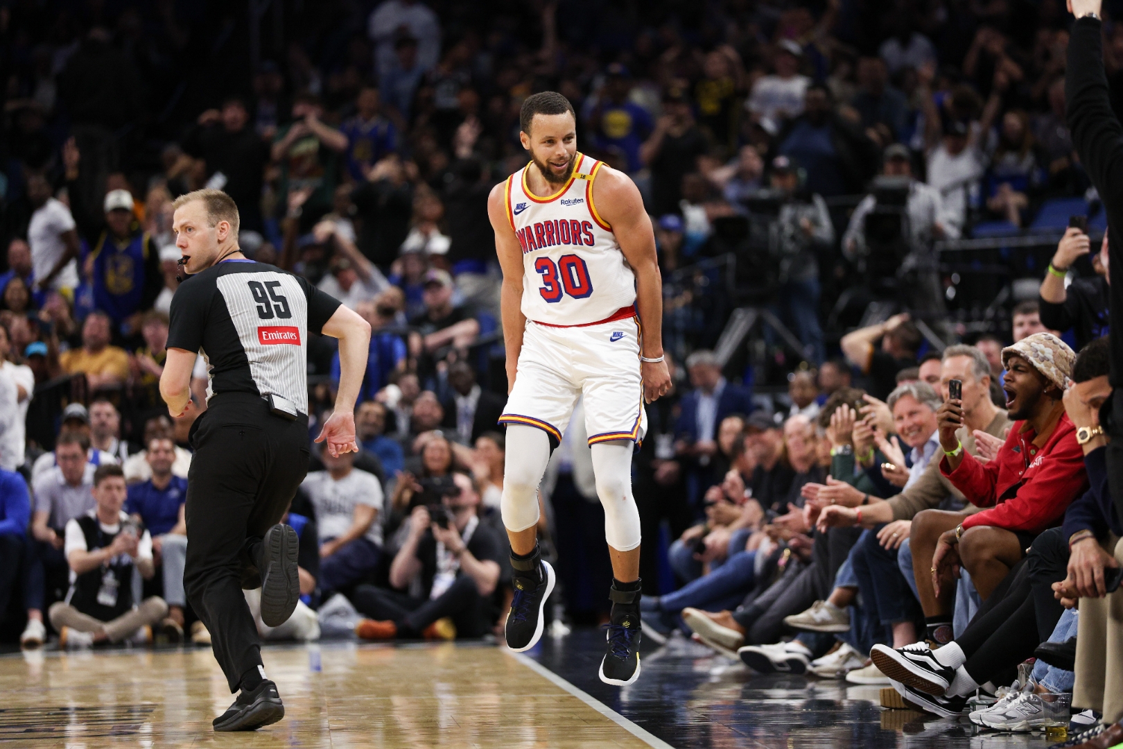 PG电子-西亚卡姆巅峰对决，詹姆斯与70激战老鹰分钟，出色防守胜负难料！的简单介绍