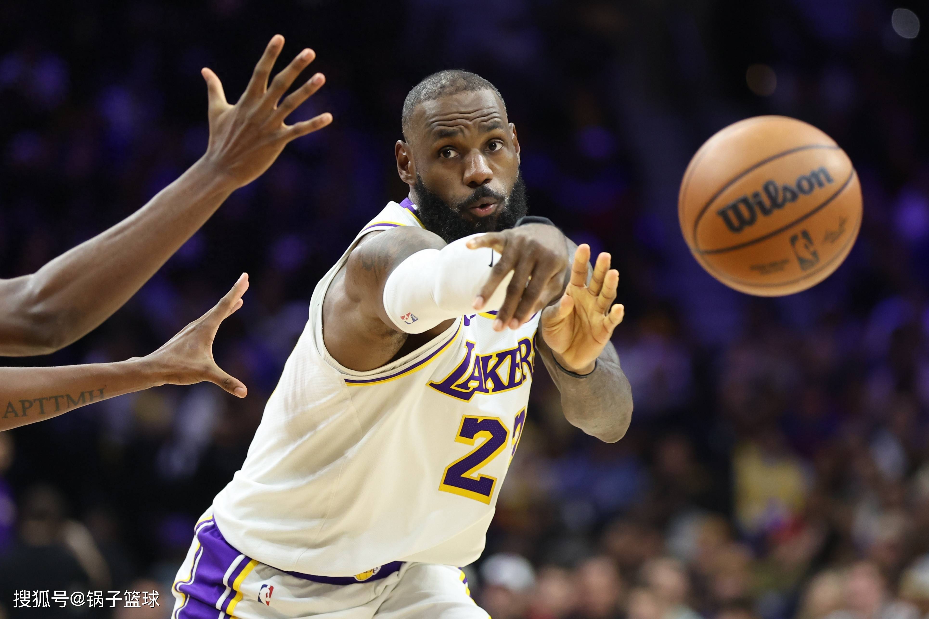 PG- 詹姆斯爆冷击败塞尔维亚队,绝杀引爆全场视频 