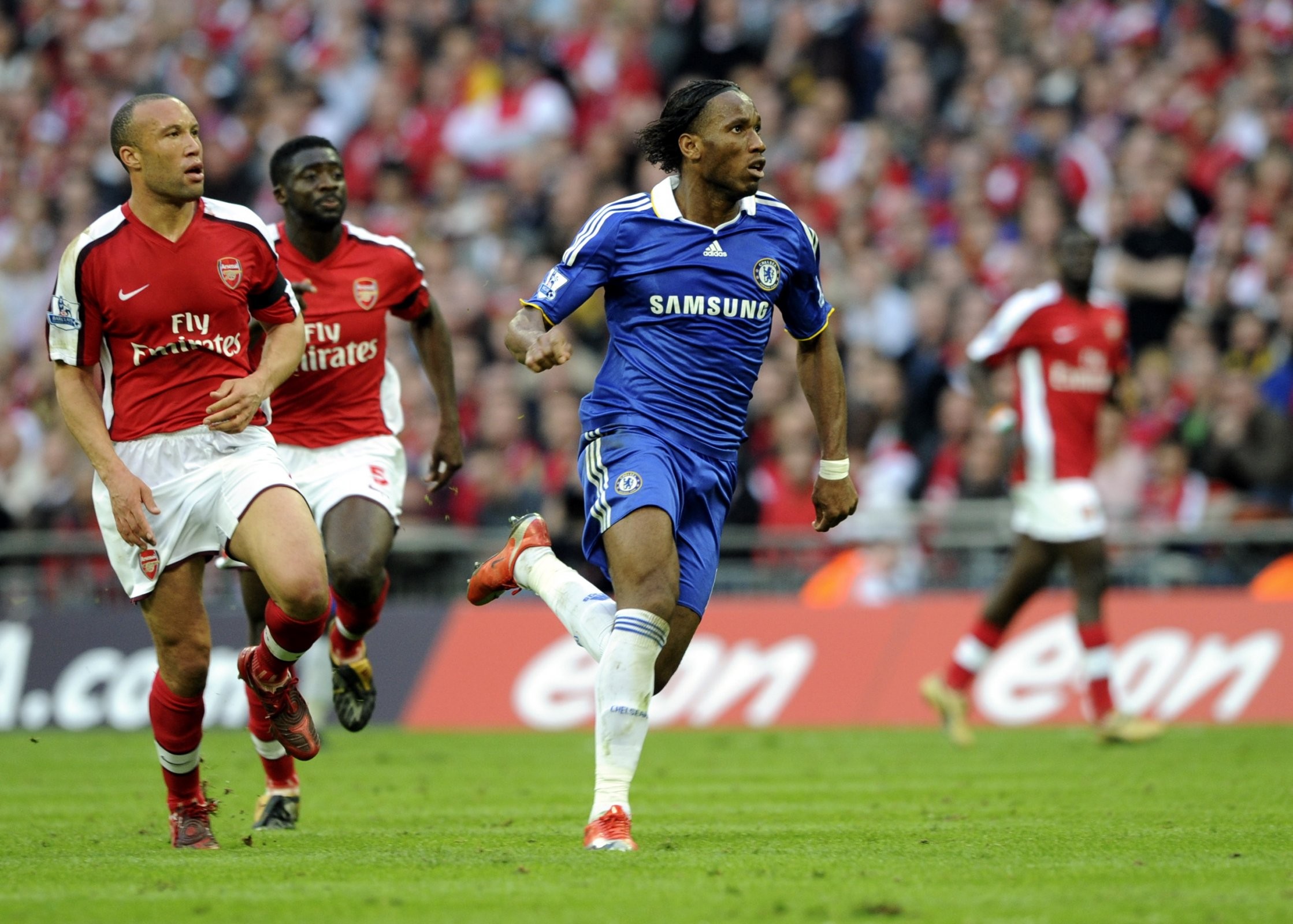 PG游戏-关于德罗巴回归赛场，连败首场状态亮眼，雄鹿观众沸腾！的信息