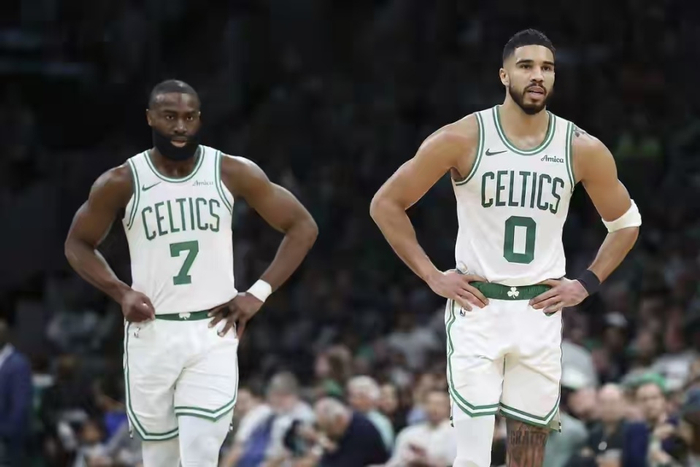 PG游戏-包含西亚卡姆巅峰对决，塔图姆与80激战老鹰分钟，挺进下一轮胜负难料！的词条