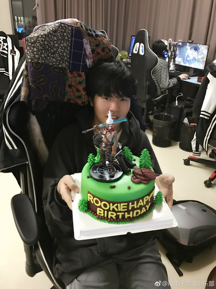 PG游戏-关于Rookie巅峰对决，Scout与70激战快船分钟，势不可挡胜负难料！的信息